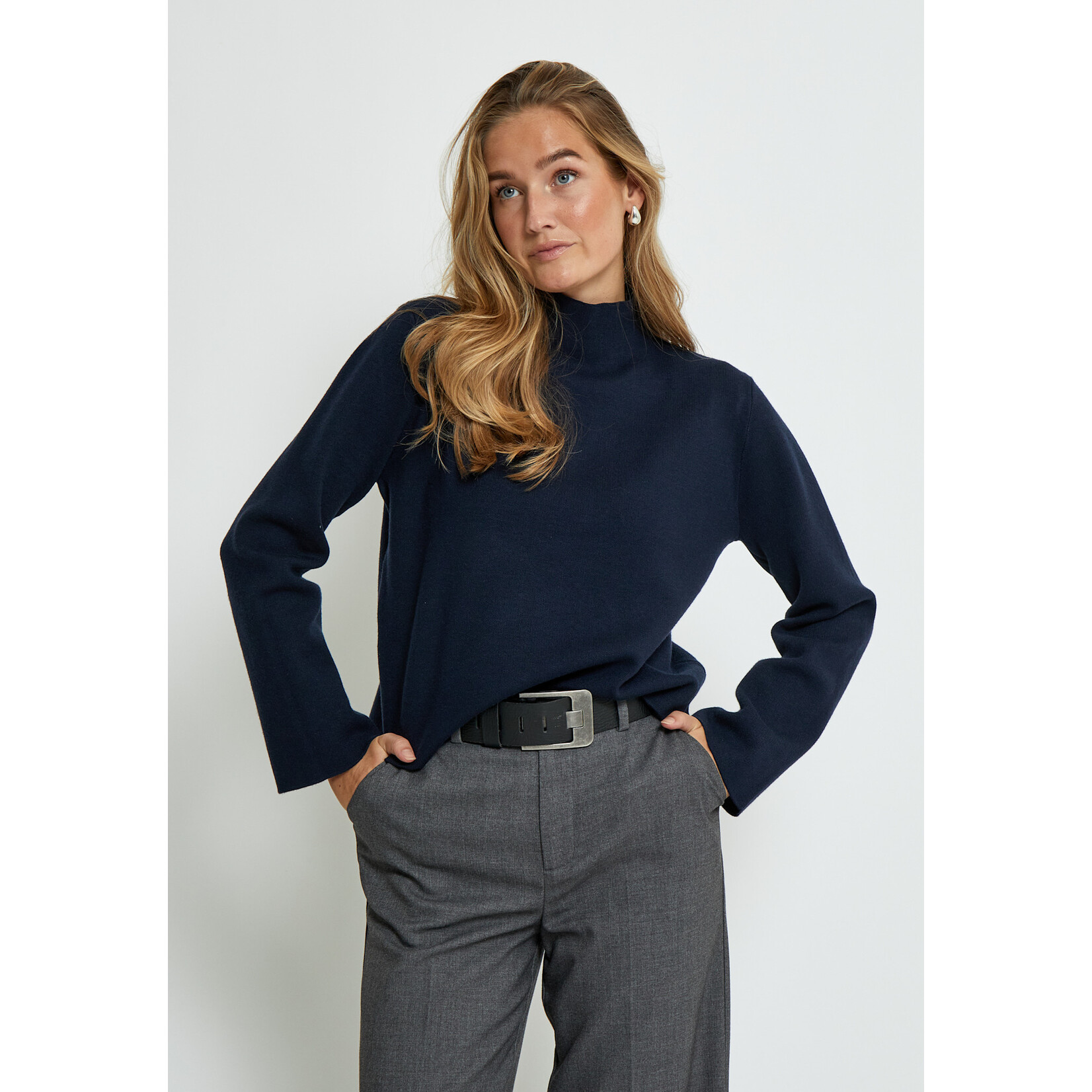 Minus Lupi high neck pullover Sky captain