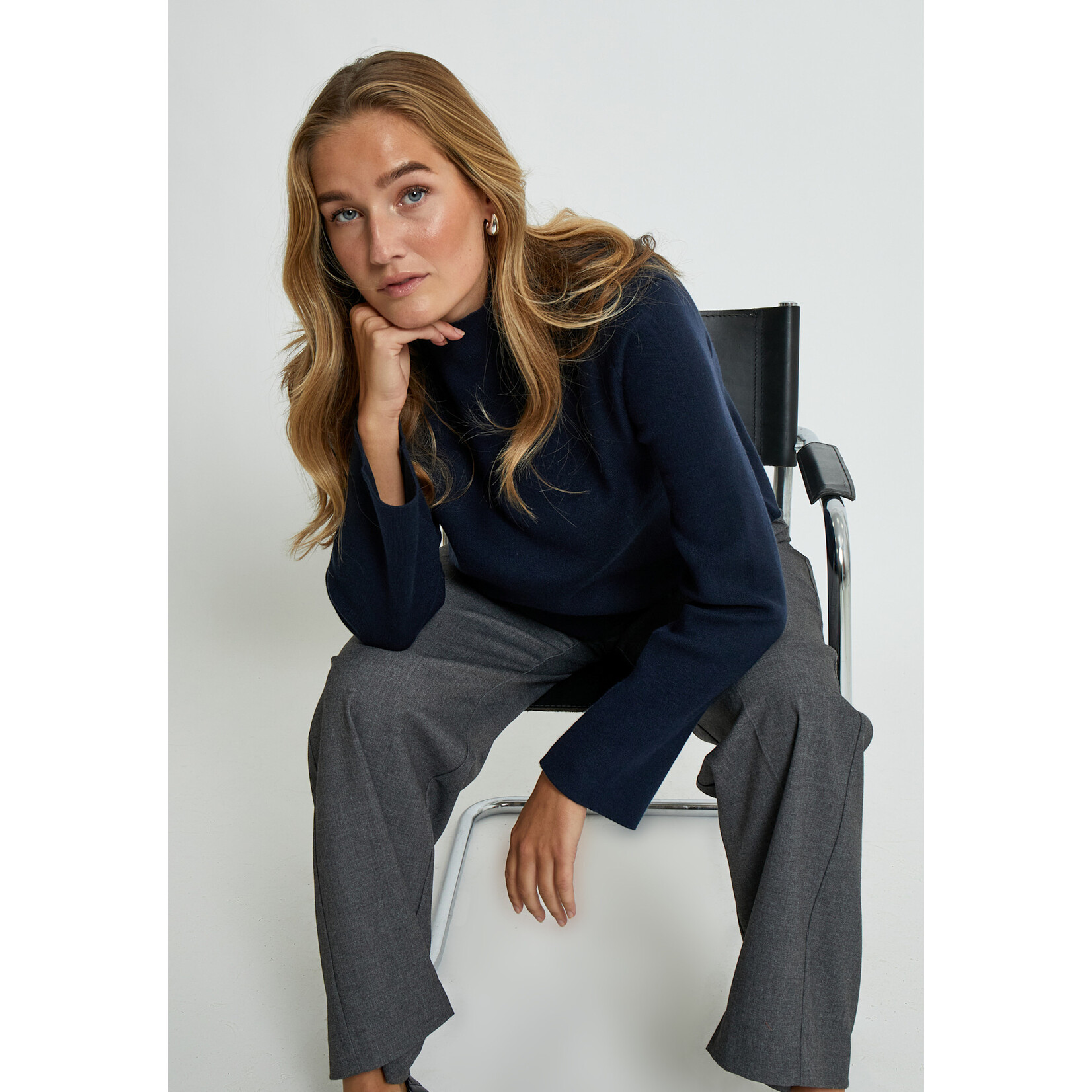 Minus Lupi high neck pullover Sky captain