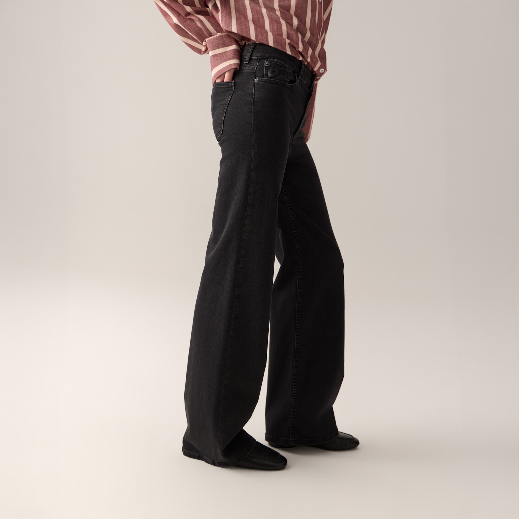 Lois Palazzo Black aged edge