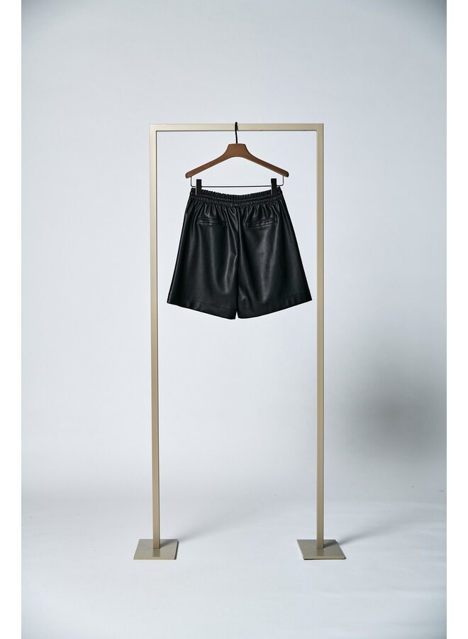 Short vegan leather black