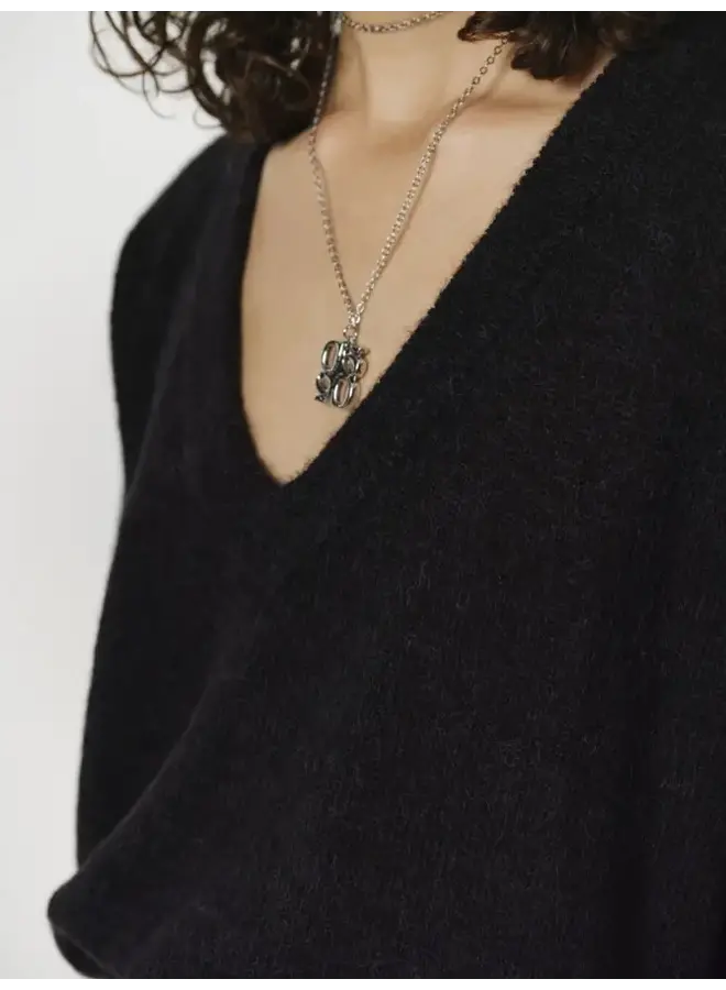 Ulan V-Neck Sweater raven