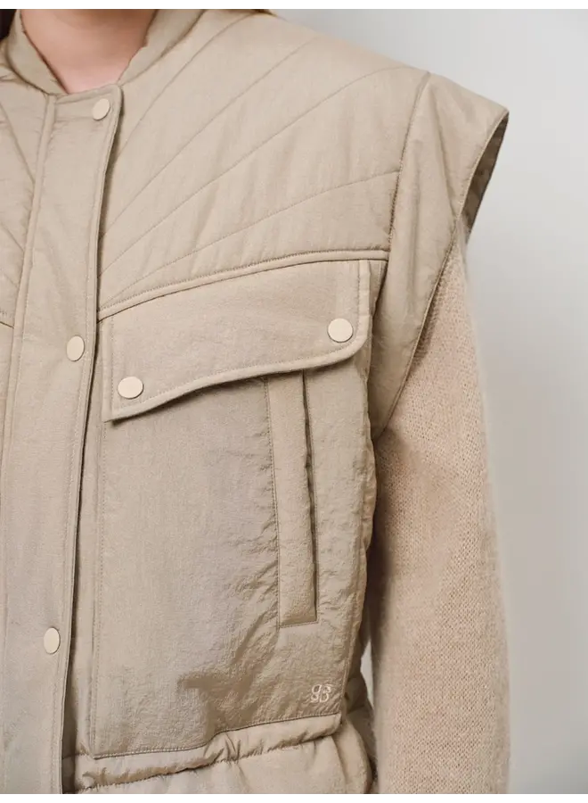 Nisha puffer waistcoat timeless taupe