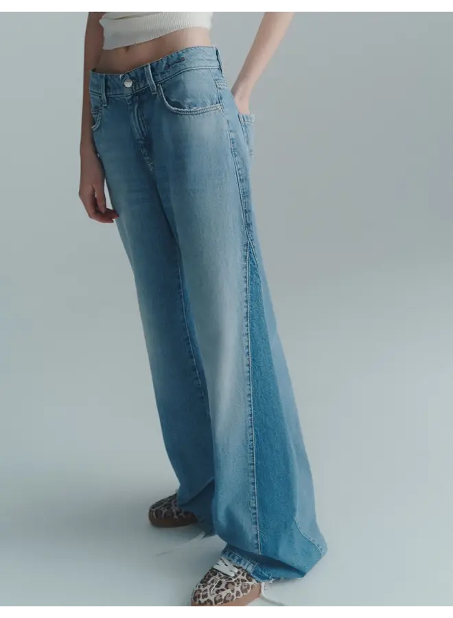 Wide leg jeans