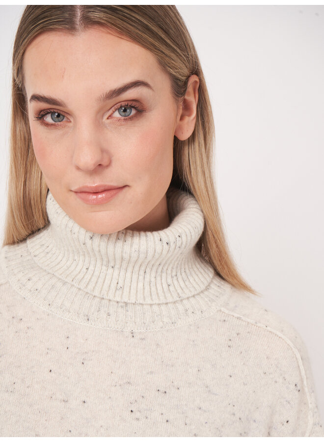 Cashmere sweater snow