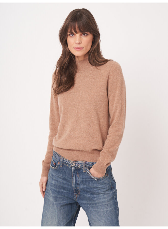 Cashmere sweater camel