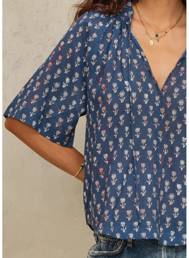ARI PRINT gathered top indigo