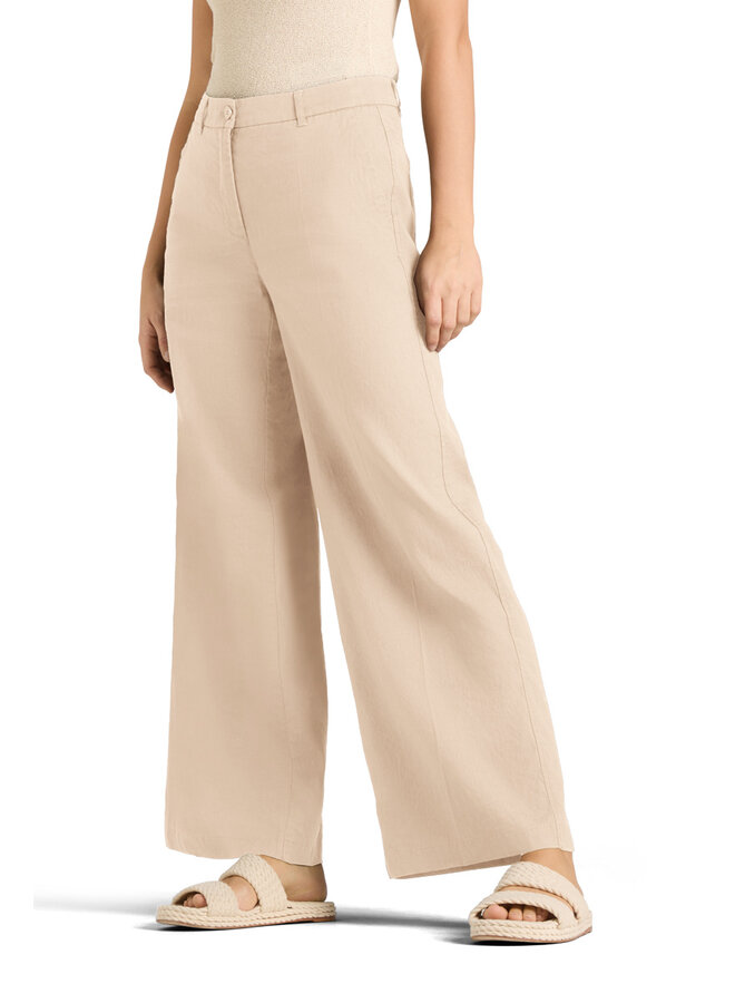 ADRIENNE | sandstorm