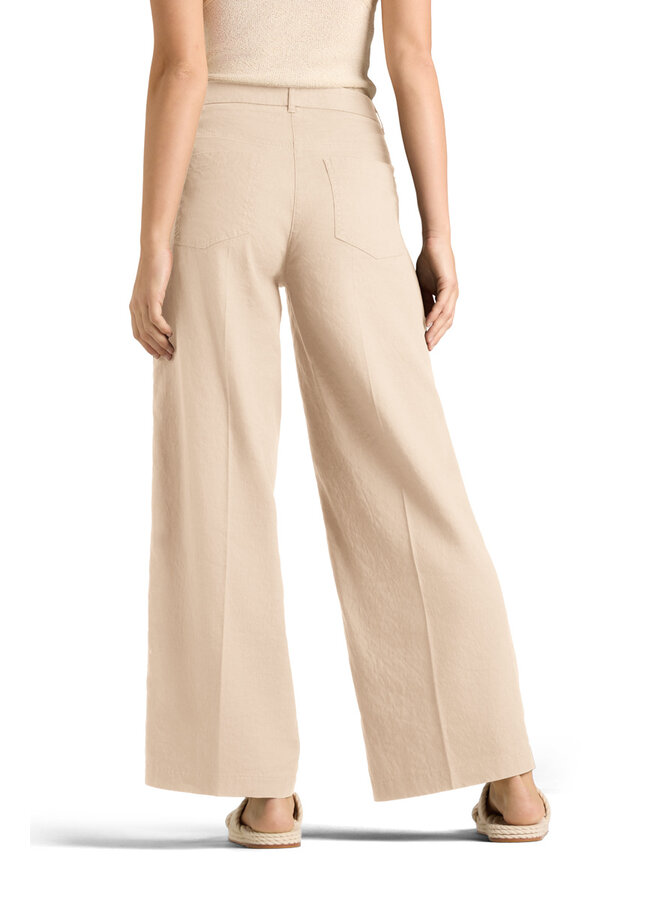 ADRIENNE | sandstorm