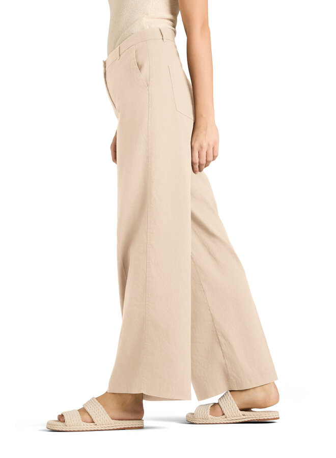 ADRIENNE | sandstorm