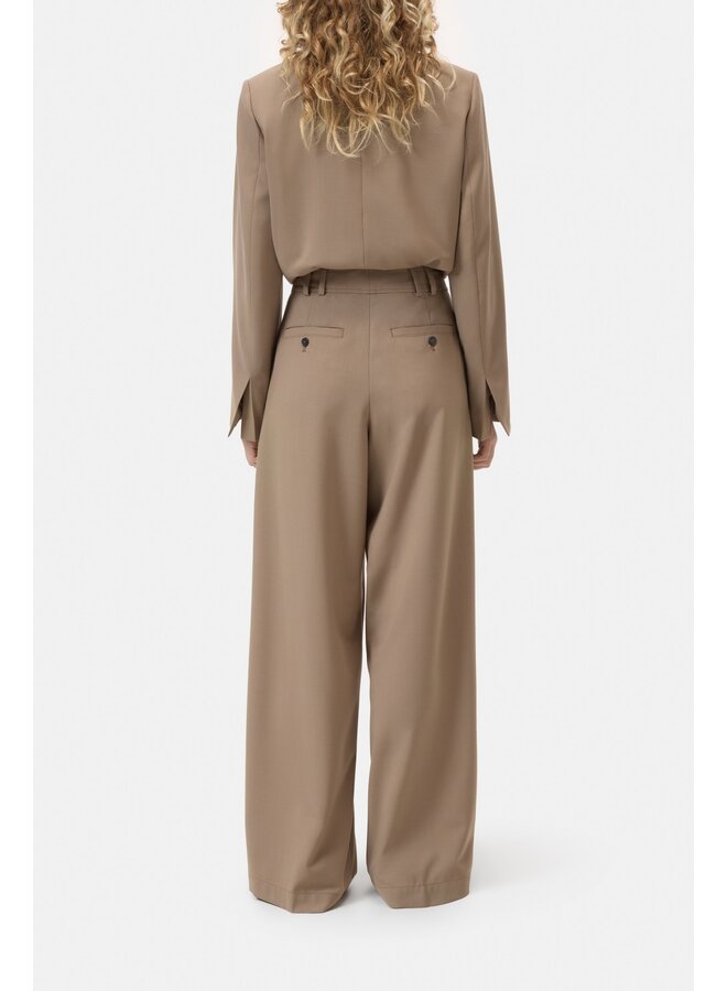 Wes Hazel beige