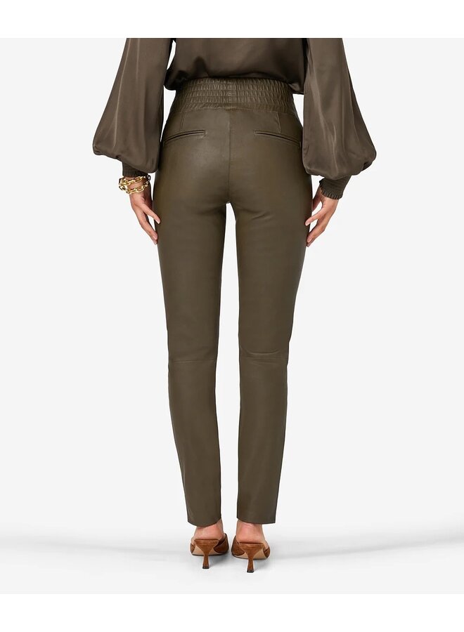 COLETTE dark utility