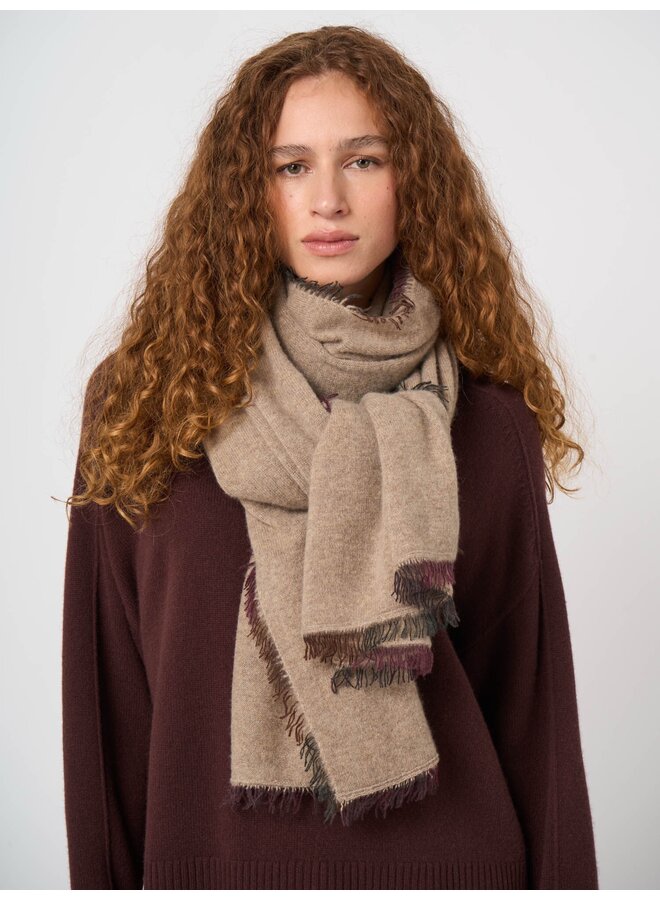 Lange cashmere sjaal met franjes sand