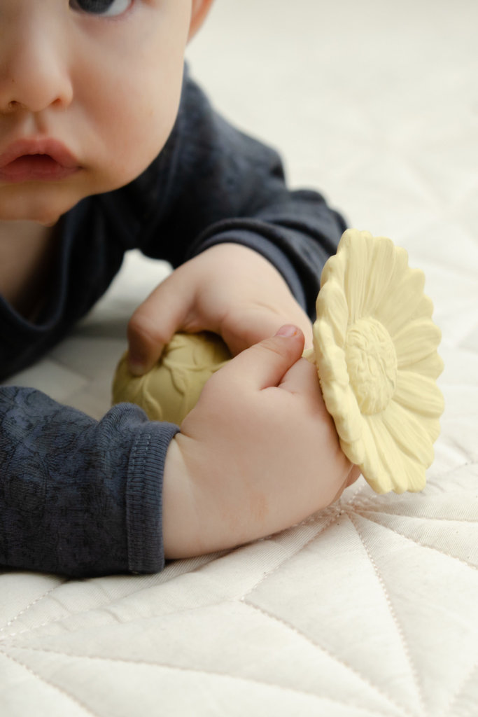 Natruba Rattle/Teether Daisy-Yellow