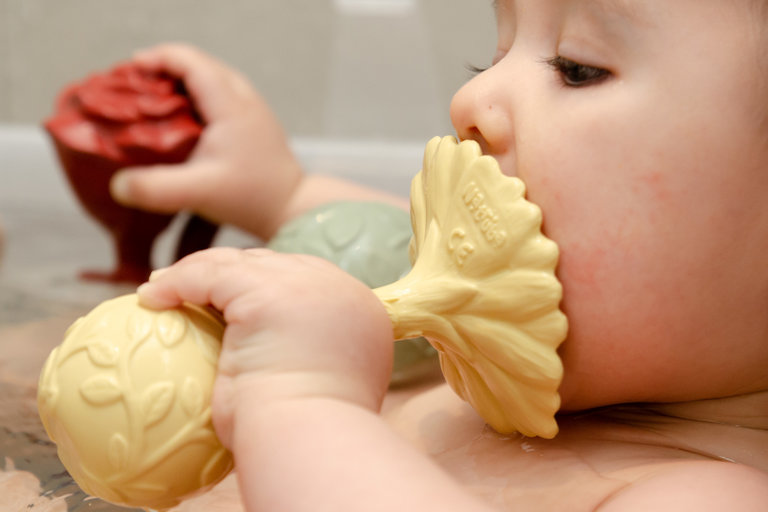 Natruba Rattle/Teether Daisy-Yellow