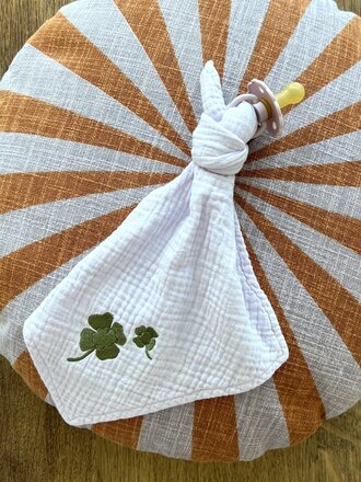 Atelier Pomme Cuddle Lucky Lila-Clover