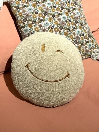 Atelier Pomme Smiley the Pillow