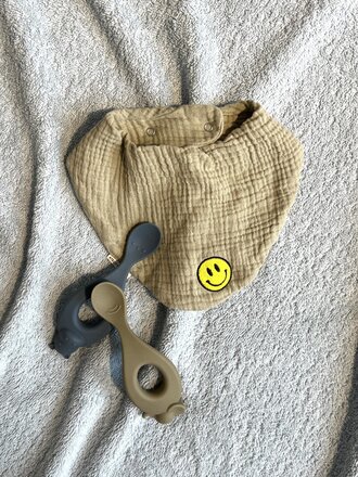 Atelier Pomme Tiny Bib Going Green-Smiley