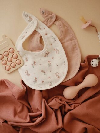 Mushie Rattle toy Silicone-Blush