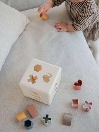 Mushie Shape Sorting Box