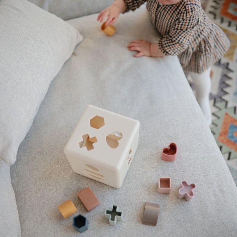 Mushie Shape Sorting Box