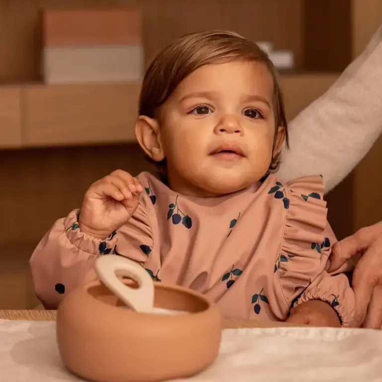 Liewood Merle Ruffle cape bib Berry pale