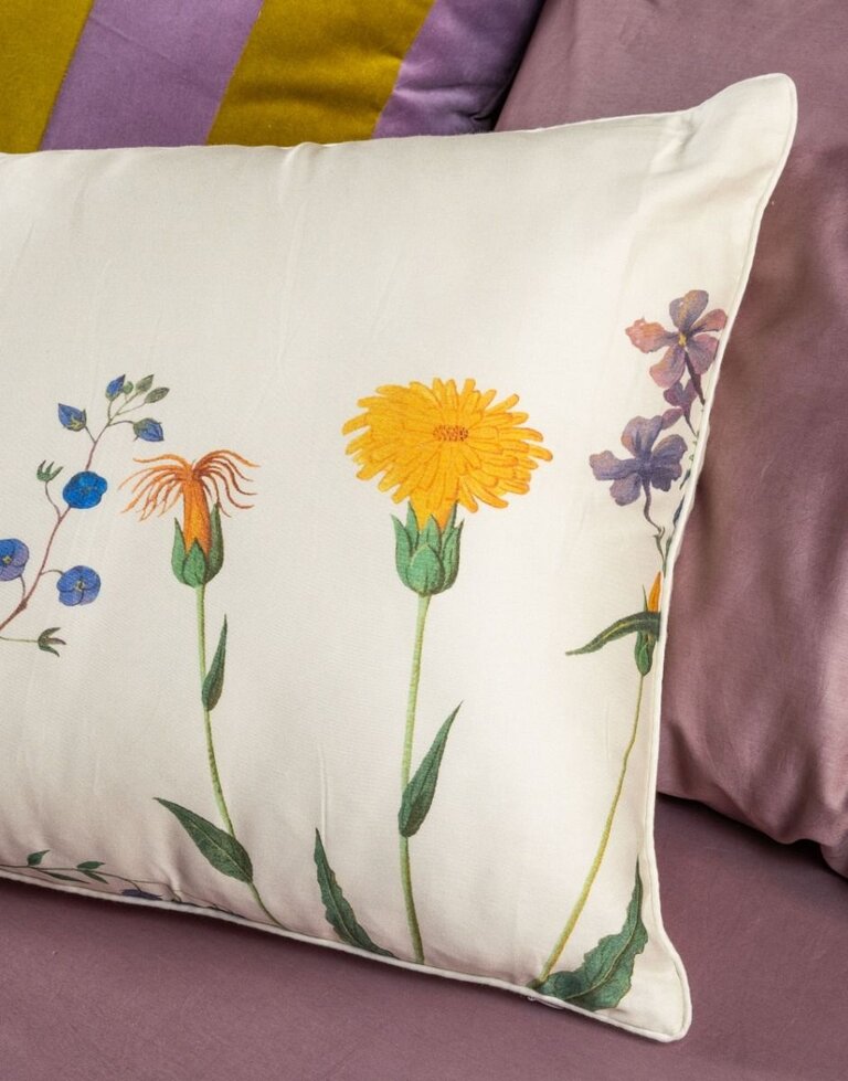 Essenza Augustina Cushion large Vanilla 40x90