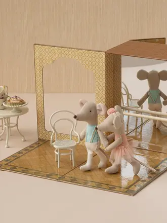 Maileg Ballet mice in dance studio