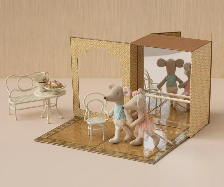 Maileg Ballet mice in dance studio
