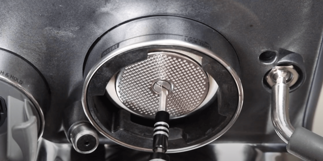 Que faire si votre machine à café Sage fuit