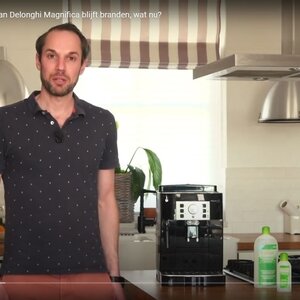 Delonghi : le voyant de détartrage reste allumé ou clignote.