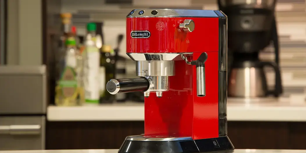 Remplacement du joint de piston DeLonghi Dedica (EC680 & EC685) – Résoudre les fuites d'eau et la perte de pression