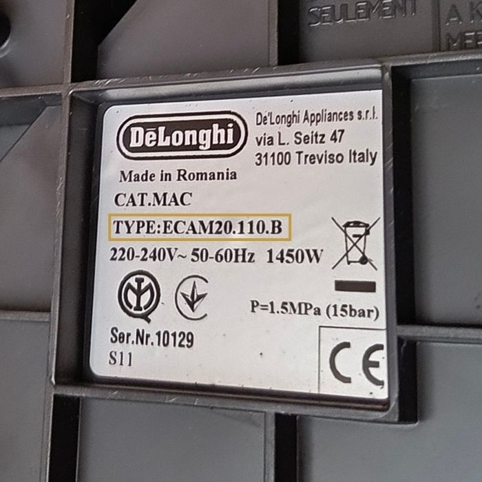 Voorbeeld typeplaatje De'Longhi koffiemachine met typenummer ECAM220.21.B
