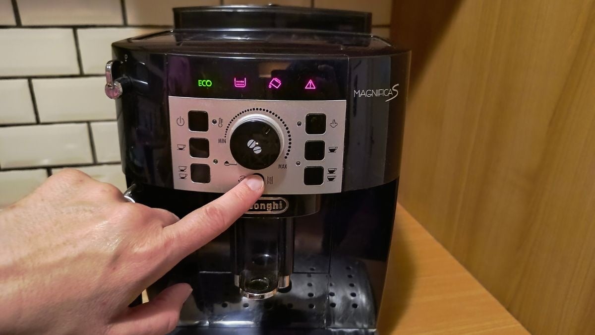 Waterhardheid instellen op een De'Longhi Magnifica S koffiemachine