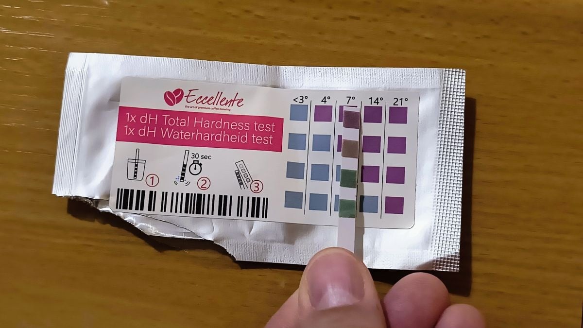 Waterhardheid van leidingwater meten met een teststrip