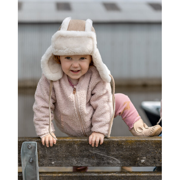 Van Buren seit 1861  Baby- und Kindermütze aus Schaffell - Taupe