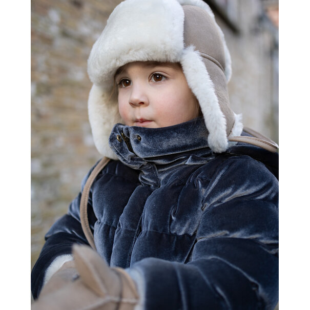 Van Buren seit 1861  Baby- und Kindermütze aus Schaffell - Taupe