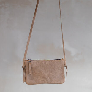 Crossbody clutch - Zand leder