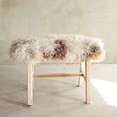 Separat Fotografiert Hölzernes Bänkchen mit Schaffell - Lockig/Bergschaf - 70x20x46 cm (LxBxH) - BNK-24