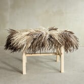 Separat Fotografiert Hölzernes Bänkchen mit Schaffell - Lockig/Bergschaf - 70x20x46 cm (LxBxH) - BNK-05