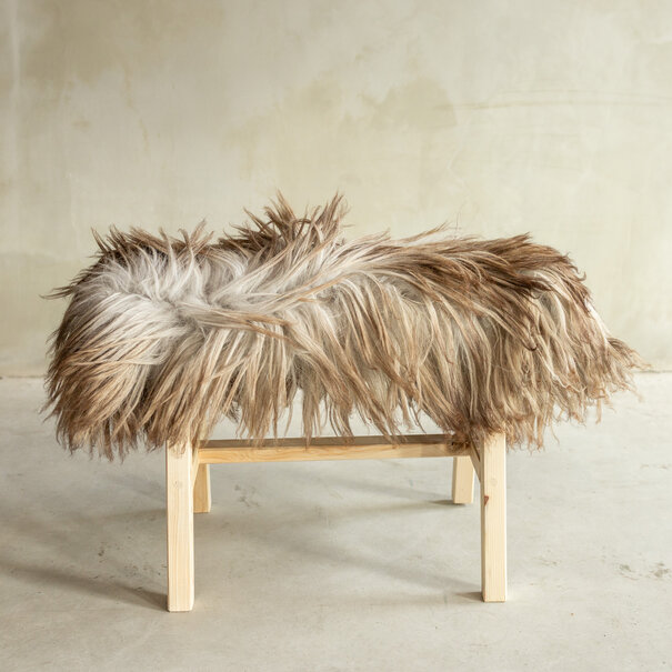 Van Buren seit 1861 Separat Fotografiert Hölzernes Bänkchen mit Schaffell - Lockig/Bergschaf - 70x20x46 cm (LxBxH) - BNK-43