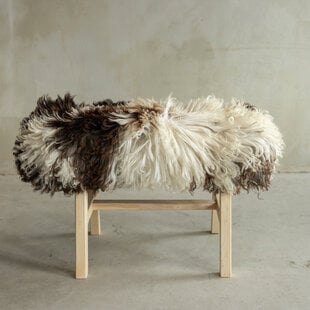 Unikat Hölzernes Bänkchen mit Schaffell - BNK-03