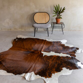 Einzeln fotografiertes exotisches Kuhfell KH-068 mit einer Größe von ca 236x210 cm (3-4m²)