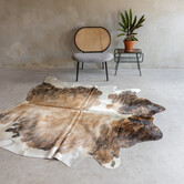 Einzeln fotografiertes exotisches Kuhfell KH-065 mit einer Größe von ca 223x185 cm (3-4m²)