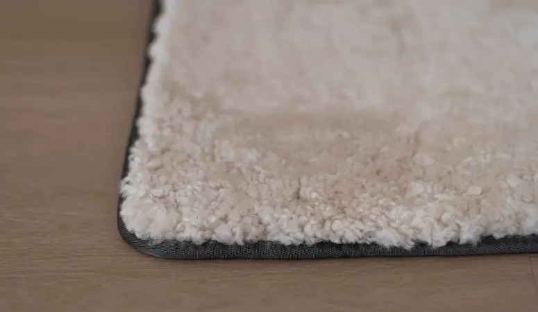 Yogamatte aus Schaffell reinigen