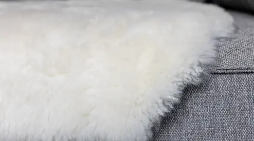 Schaffell als Wohntrend