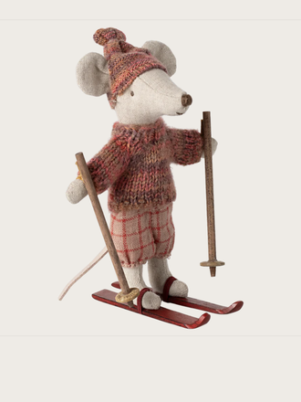 Maileg Maileg Winter mouse with ski set, Big sister - Rose Maileg Maileg Winter mouse with ski set, Big sister - Rose