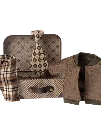 Maileg Maileg - jacket pants en tie suitcase Maileg Maileg - jacket pants en tie suitcase