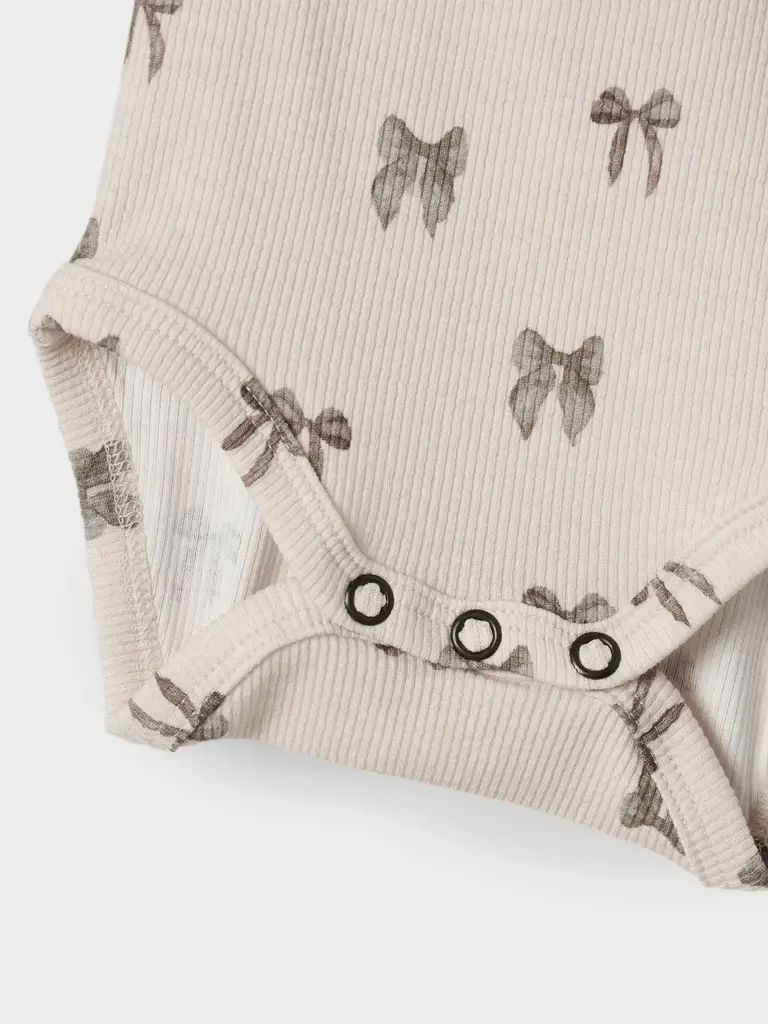 Lil' Atelier Lil atelier - Strikjes romper Silver Peony BOW