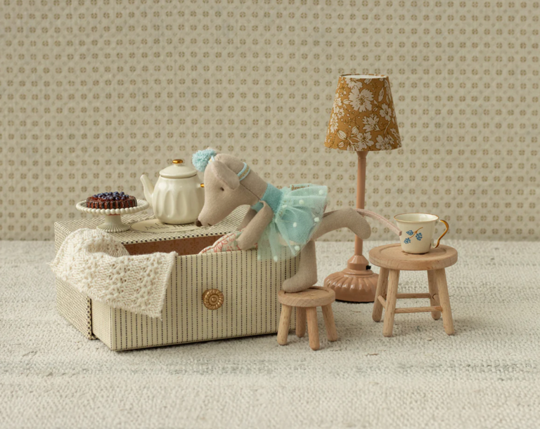 Maileg Maileg - Dance mouse in daybed, Little sister