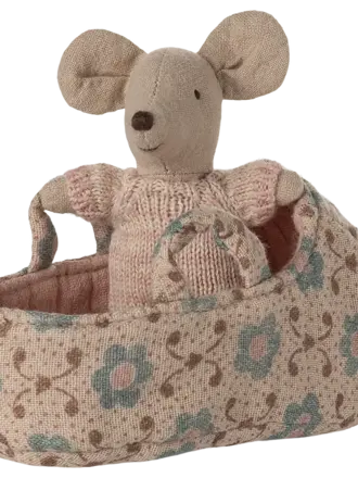 Maileg Maileg - Baby mouse in carry cot - Rose Maileg Maileg - Baby mouse in carry cot - Rose